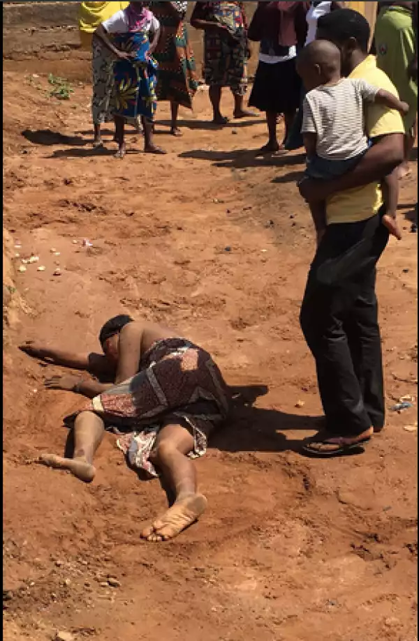 Domestic Violence; Man Beats His Wife Mercilessly In Public In Kwara State.... Photos